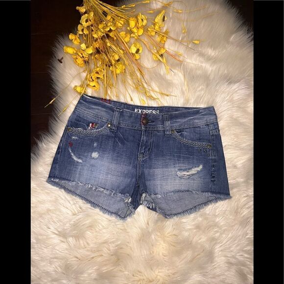 Express distressed studded red thread frayed hem shorts sz 2 - Picture 1 of 8